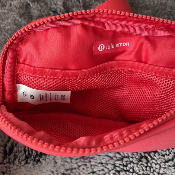 NWT Lululemon Belt Bag - Picture 4 of 16